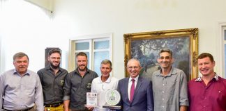 Governador recebe cafeicultores capixabas premiados pelos melhores cafés do País