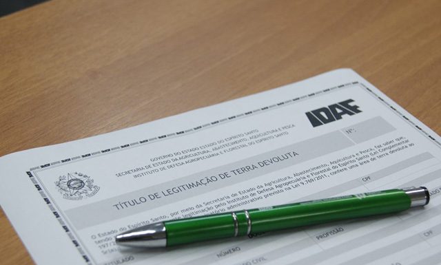Títulos de legitimação de terras devolutas são entregues no ES