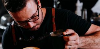 Barista premiado, Emerson Nascimento dará curso para formar novos especialistas em Vitória
