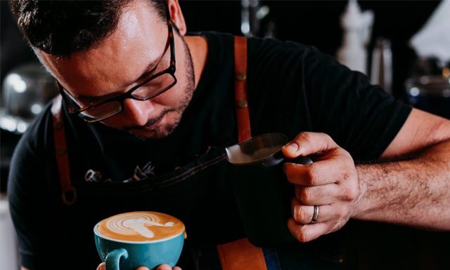 Barista premiado, Emerson Nascimento dará curso para formar novos especialistas em Vitória