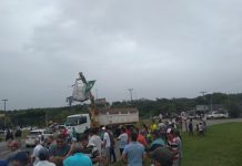 Cafeicultores protestam na BR 101, em Jaguaré