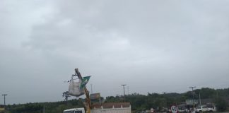 Cafeicultores protestam na BR 101, em Jaguaré