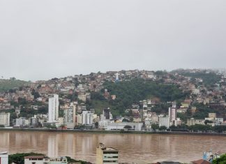 Rio Doce ultrapassa cota de inundação em Colatina