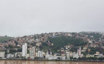 Rio Doce ultrapassa cota de inundação em Colatina