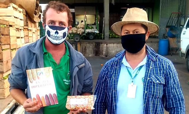 Sementes do milho ES-204 Imperador são distribuídas aos produtores da Ceasa