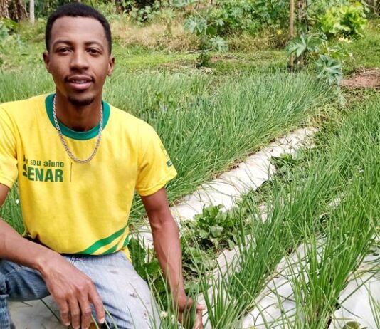 Jovem apaixonado pela agricultura sonha em montar agroindústria