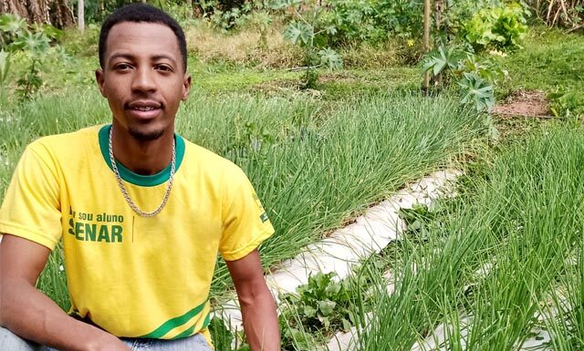 Jovem apaixonado pela agricultura sonha em montar agroindústria