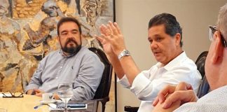 Ferraço debate demandas com representantes do Centro do Comércio de Café de Vitória