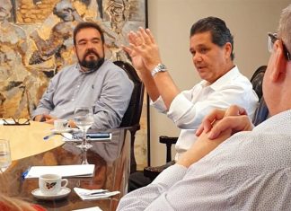 Ferraço debate demandas com representantes do Centro do Comércio de Café de Vitória