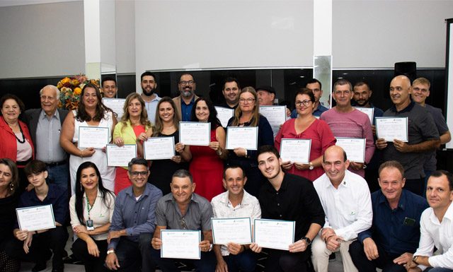 Programa pioneiro do Senar de sucessão familiar no campo forma primeira turma