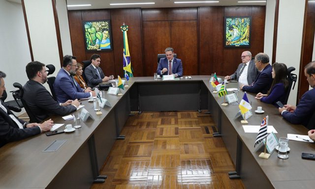 Ministro se reúne com a FPA para detalhar medidas de auxílio ao agro